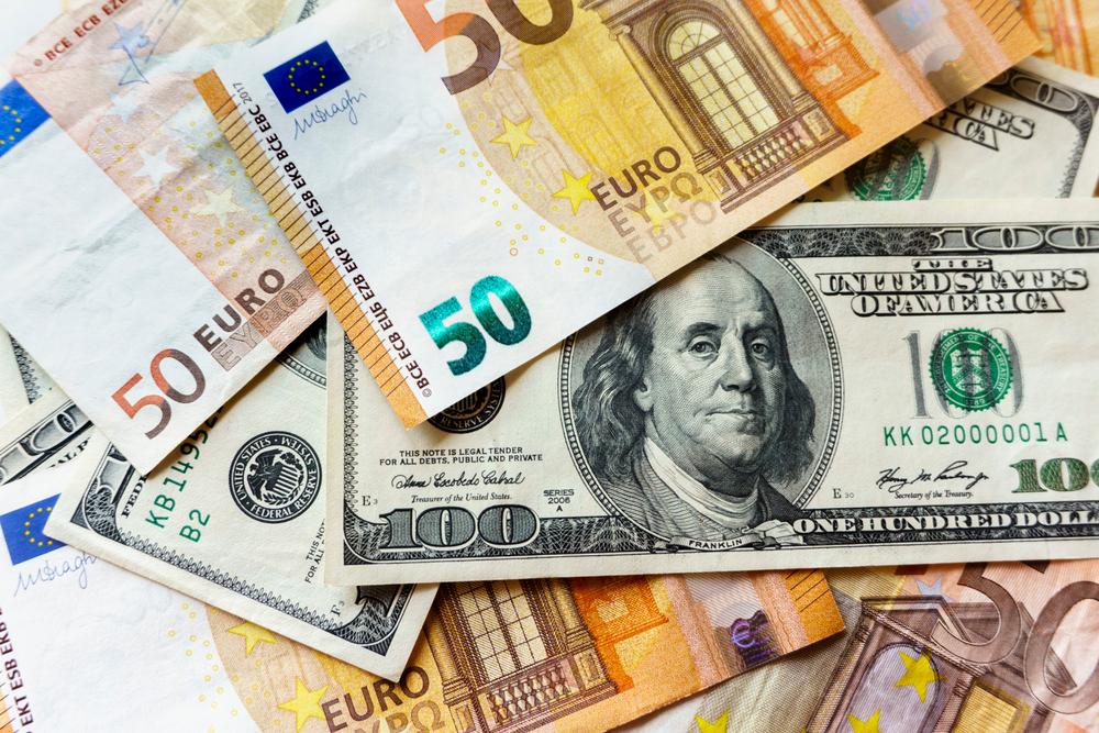 Курс у столичних обмінниках: де зараз вигідно обміняти валюту