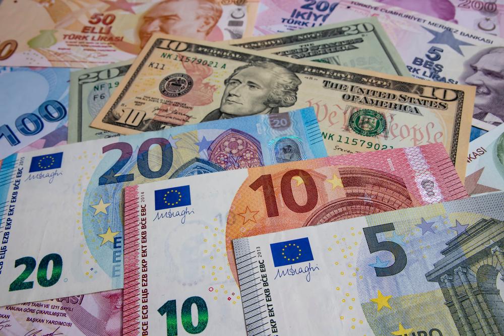 Курс у столичних обмінниках: де зараз вигідно обміняти валюту