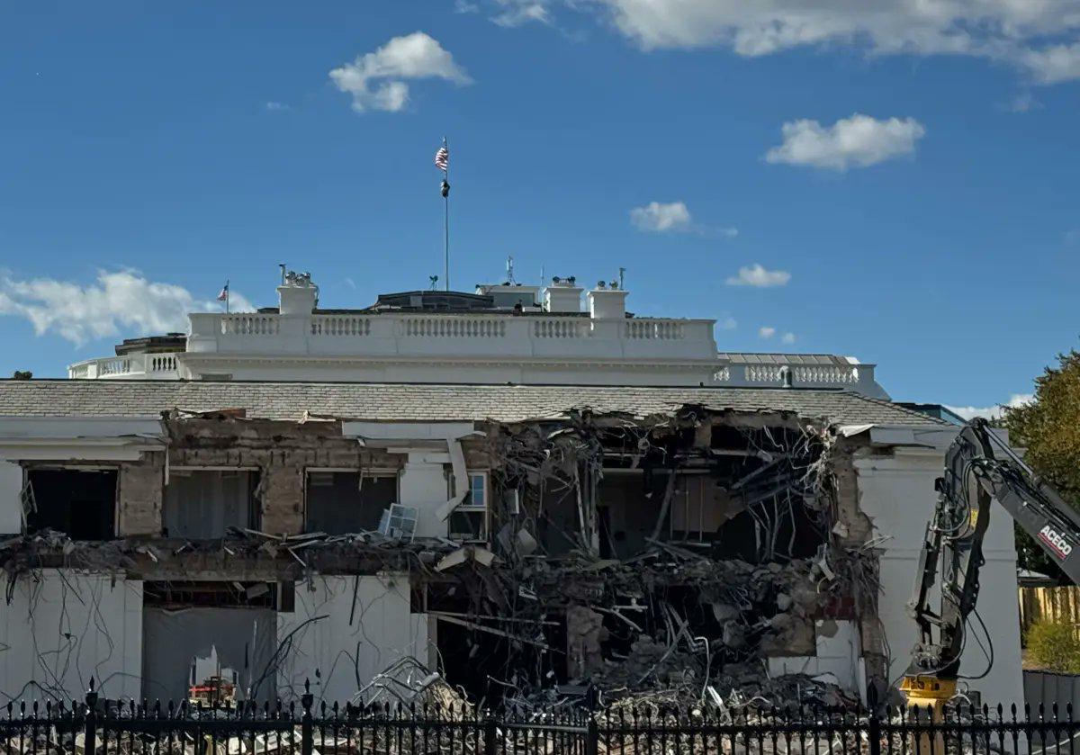 Федеральний суд у США тимчасово заблокував будівництво бальної зали у Білому домі, яку планував звести Трамп