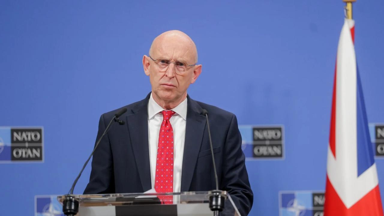 Британія заявила про спробу російських субмарин вийти до підводних кабелів і трубопроводів