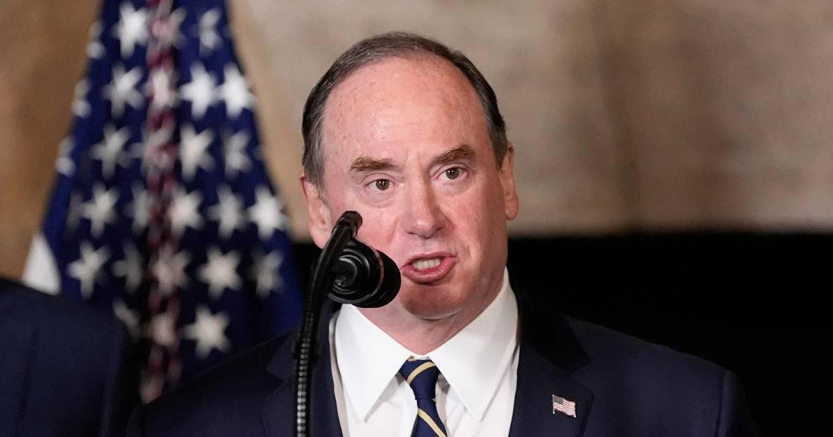 У США раптово змінили керівництво ВМС на тлі кризи навколо Ірану: Трамп паралельно віддав жорсткий наказ у Ормузькій протоці