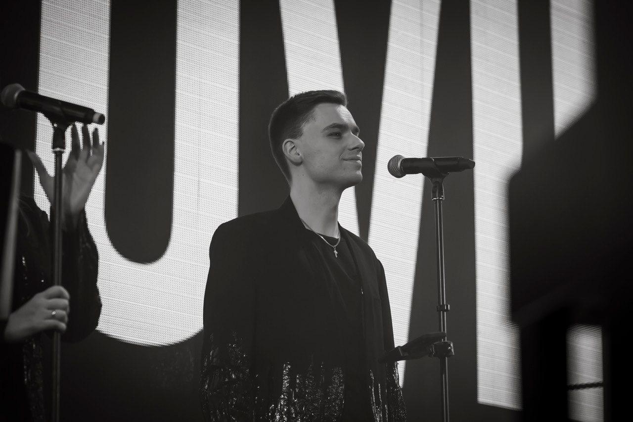 «Часто стаєш «резервом» на сцені» – РуханкоМен розповів, як став бек-вокалістом MELOVIN