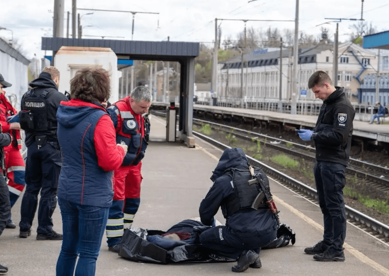 На залізничній станції у Києві помер чоловік