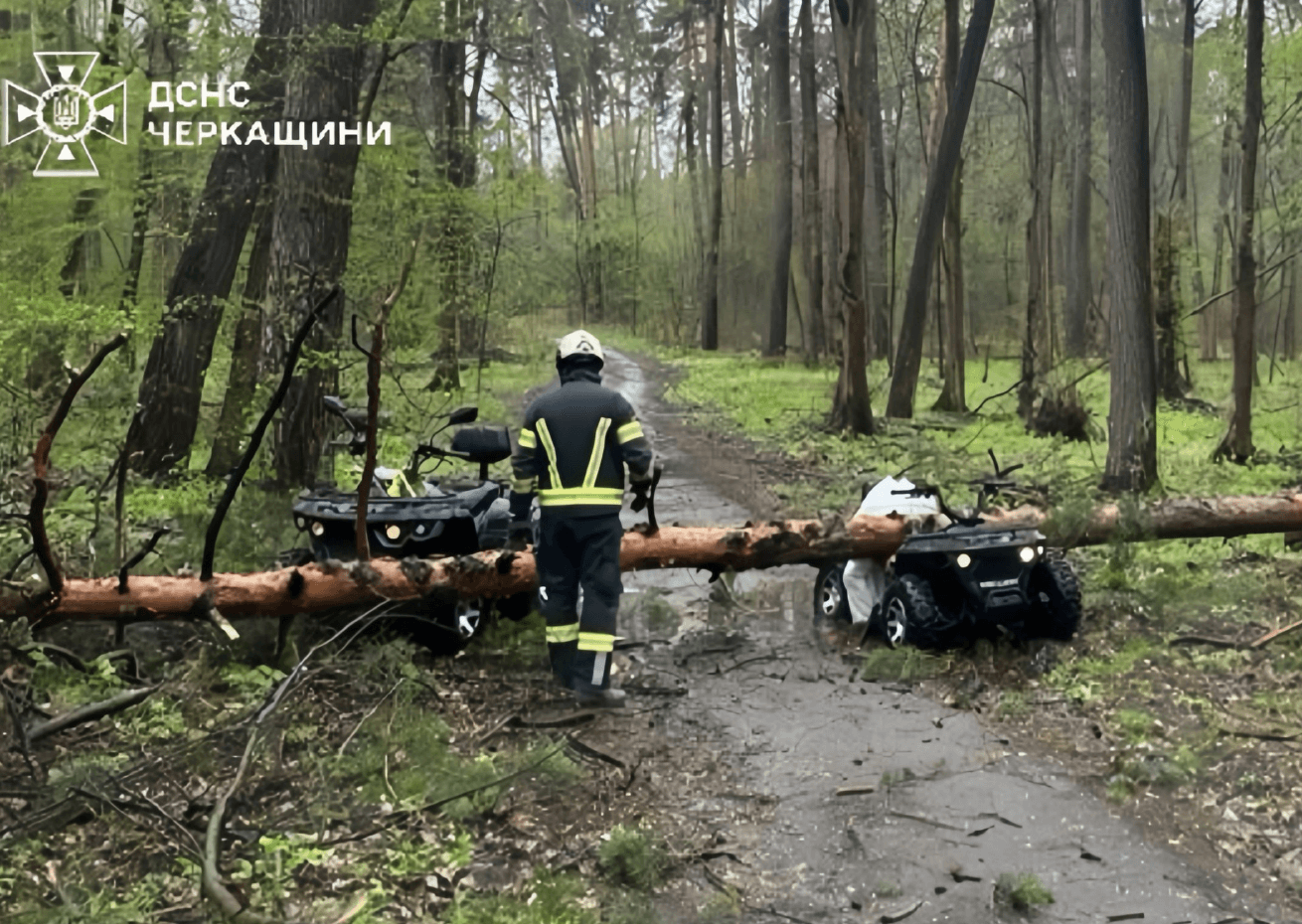 Двоє людей загинули в Україні через негоду: буревій охопив 13 областей