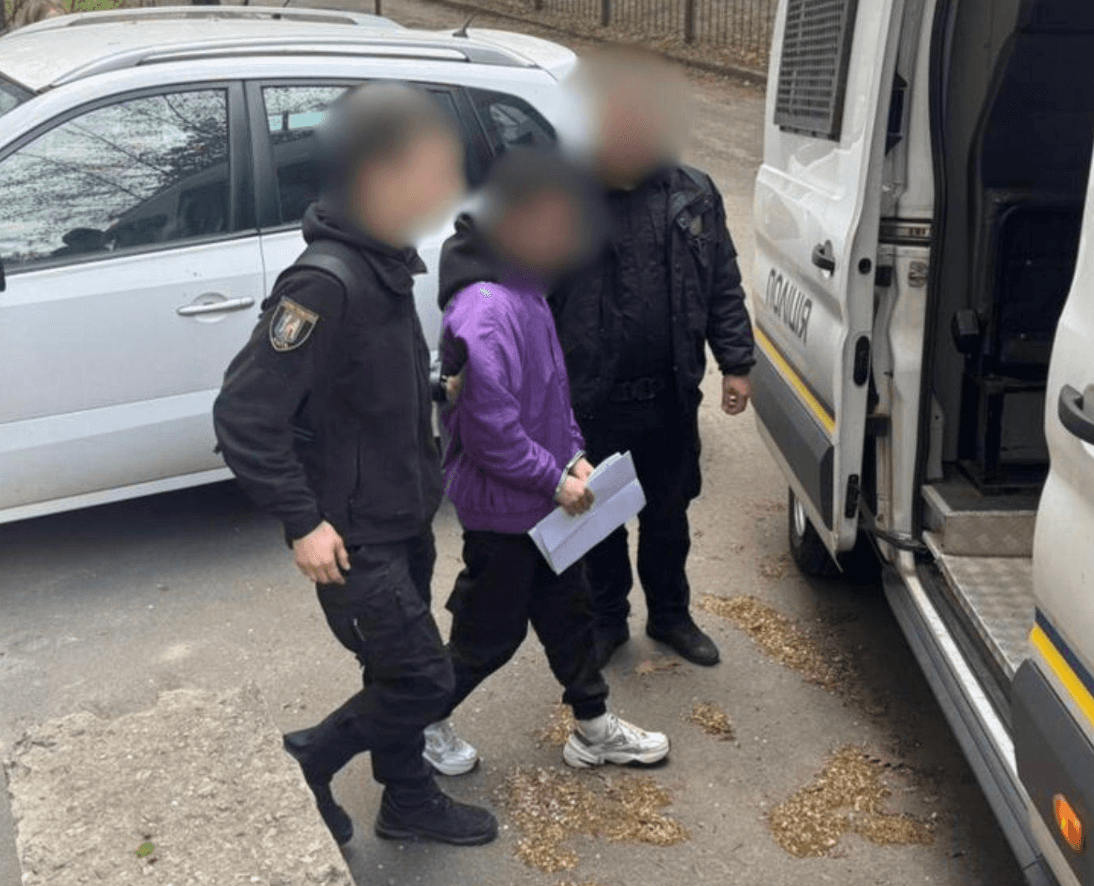 У Києві чоловік через соцмережі продавав порновідео з дітьми