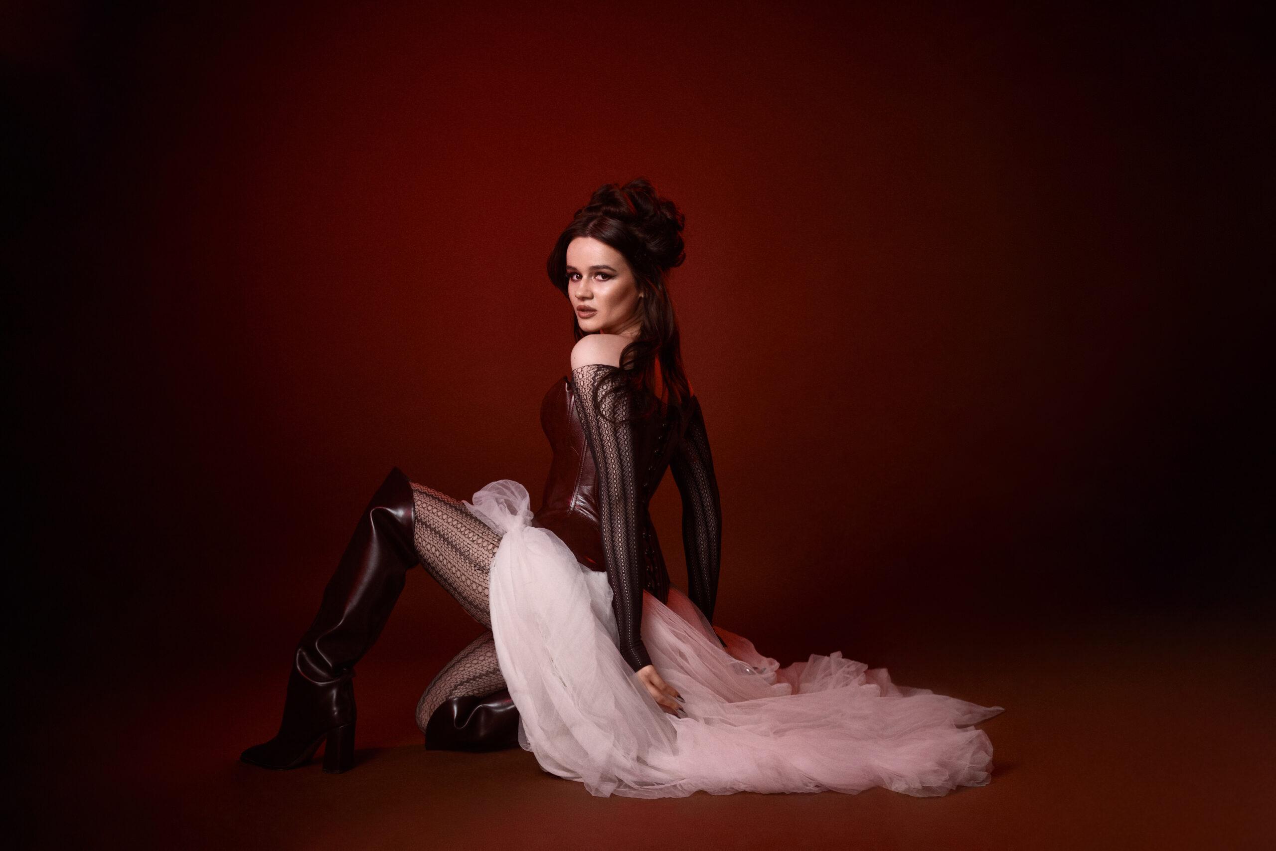 Безлад стає творчим: SOWA кардинально змінила стиль і випустила провокативний трек