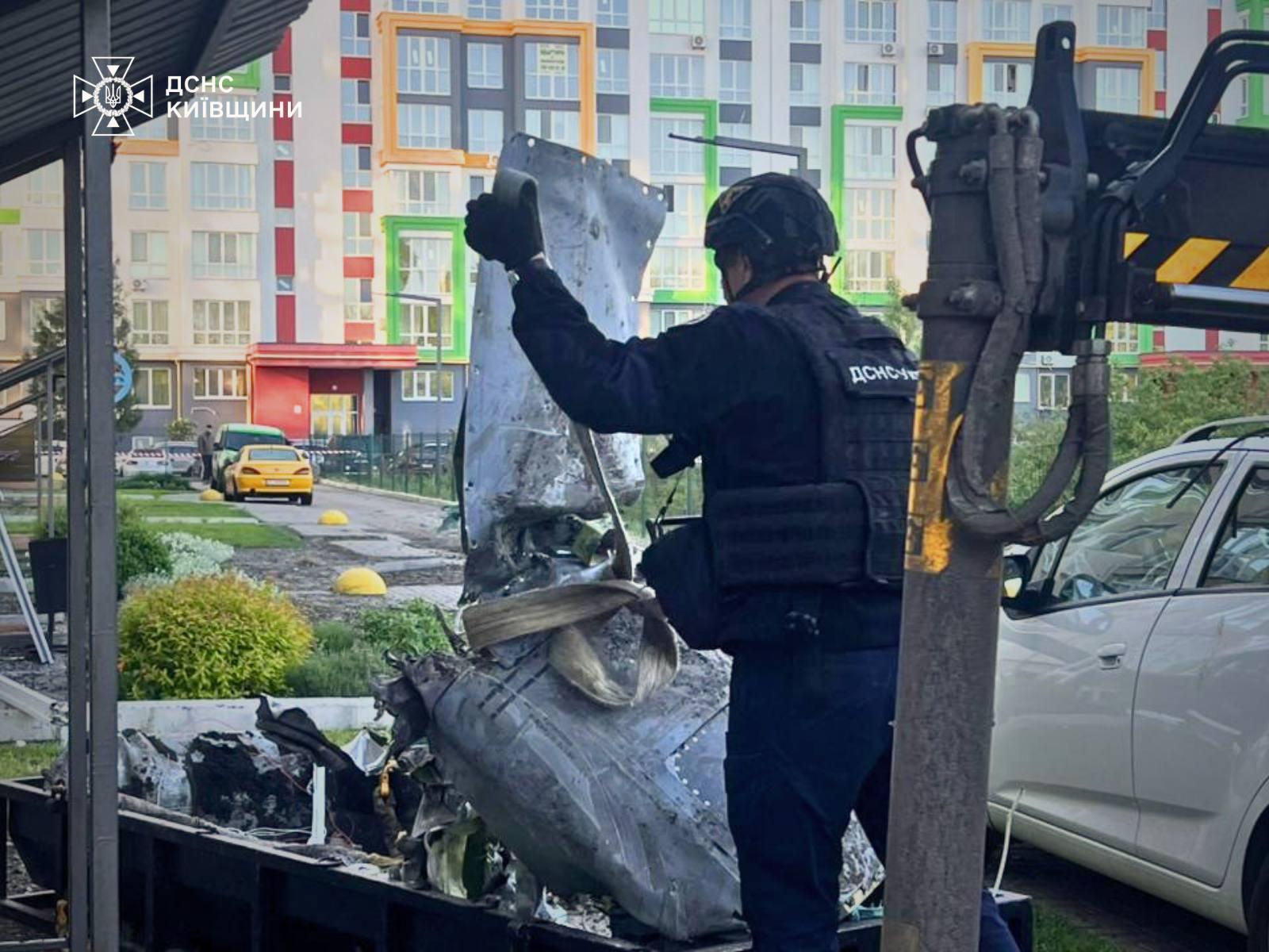 У Чабанах частини ракети залетіли до квартир багатоповерхівки