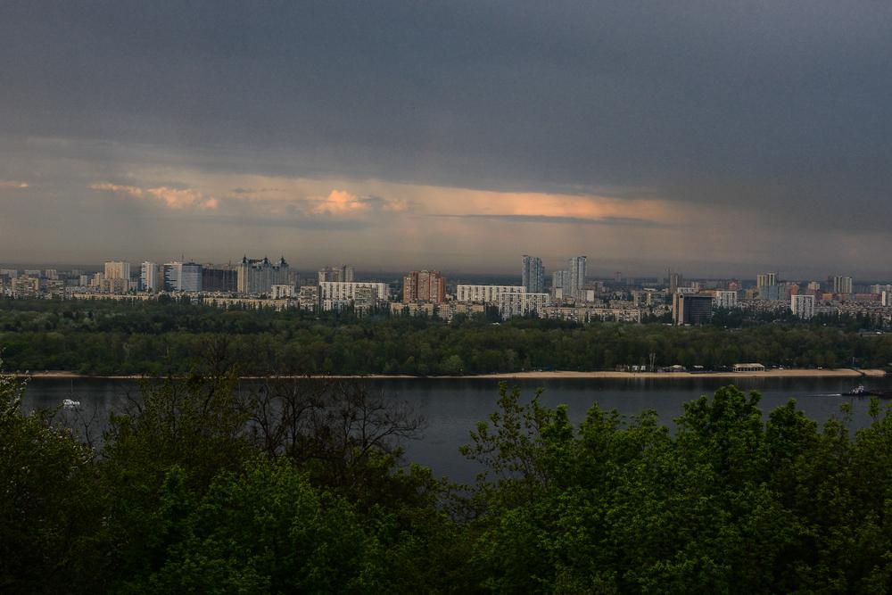 Короткочасні дощі та грози прогнозують на Київщині