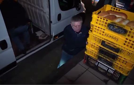 Прем’єр Словаччини всю ніч займався доставкою випічки, “щоб стати ближче до людей праці”