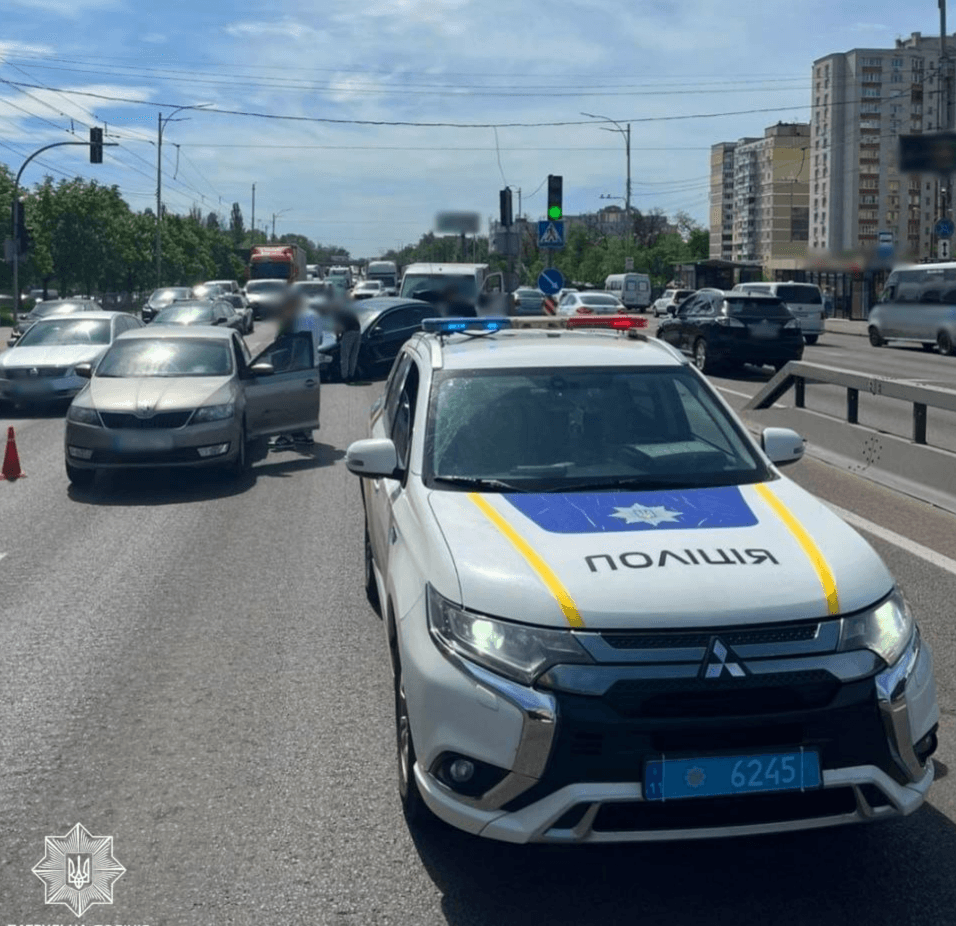 На проспекті Палладіна – великий затор: обирайте інші шляхи проїзду