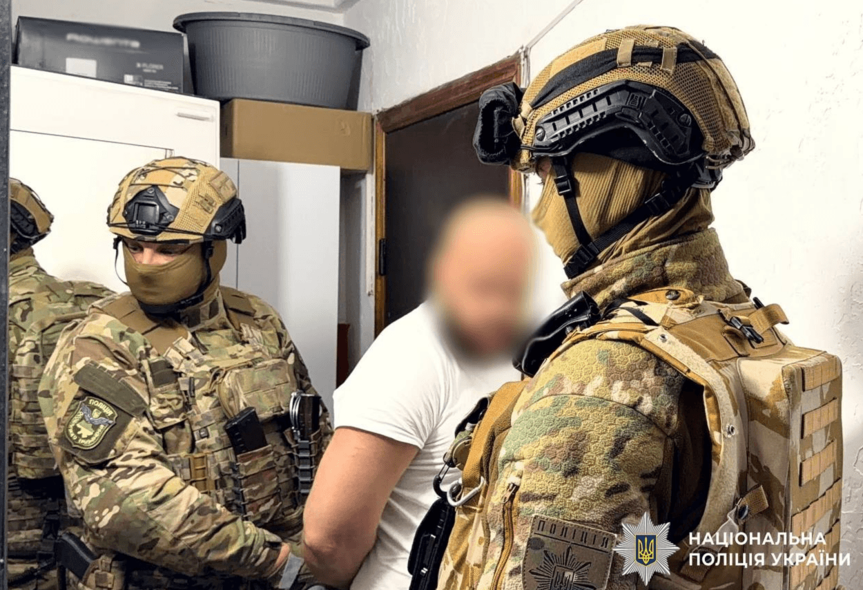 У Києві директор благодійної організації та його спільниця легалізували іноземців під виглядом волонтерів