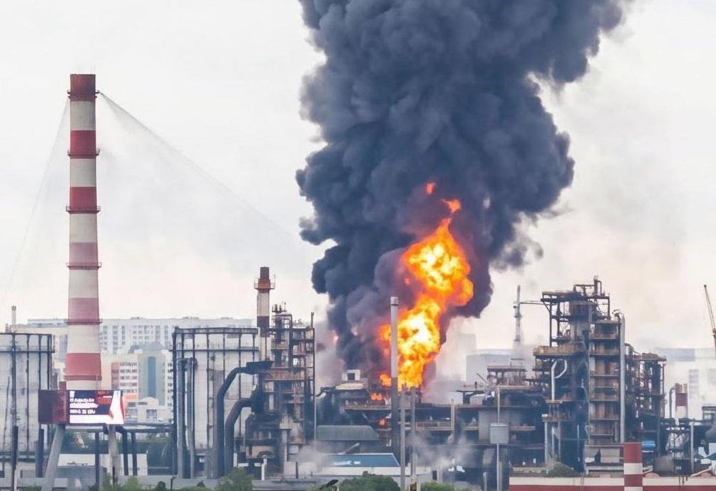 Росія на межі паливної кризи: атаки дронів знищили третину нафтопереробки