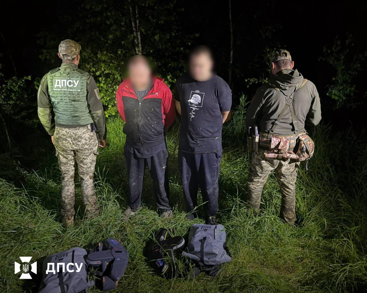 Двоє братів намагалися втекти за кордон на акваскутерах через Дністер