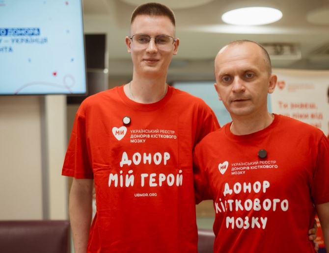 «Це якесь диво»: перша в Україні зустріч пацієнта та неродинного українського донора кісткового мозку