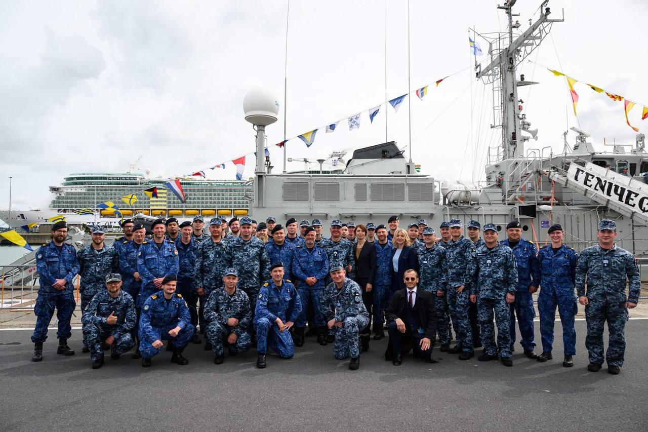 ВМС України отримали від Нідерландів ще один протимінний корабель