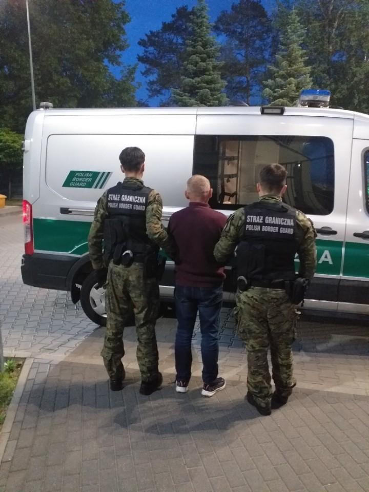 Польща депортувала українця, який виловив відомого варшавського сома
