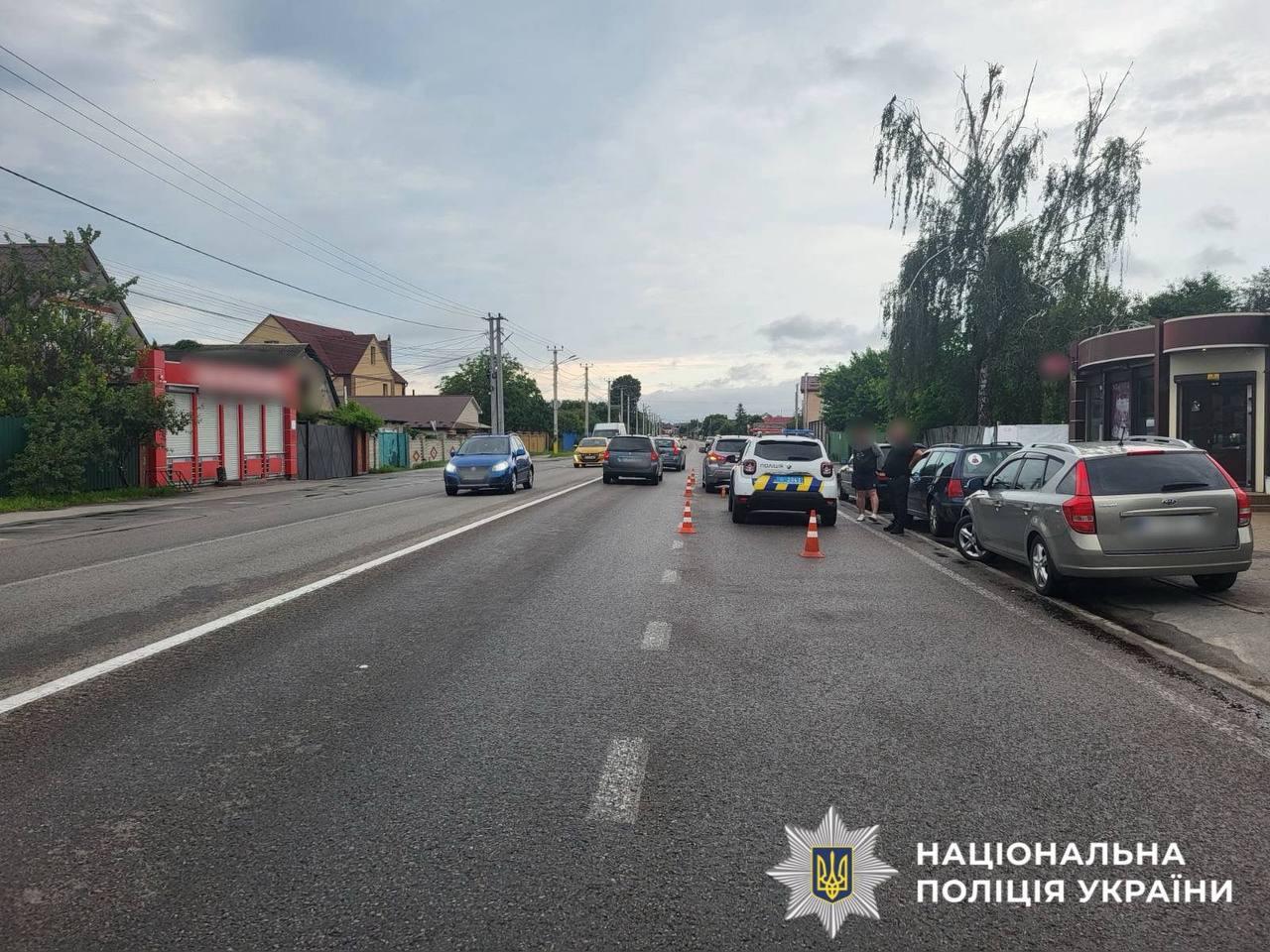 Під Києвом автівка збила жінку, яка перебігала дорогу