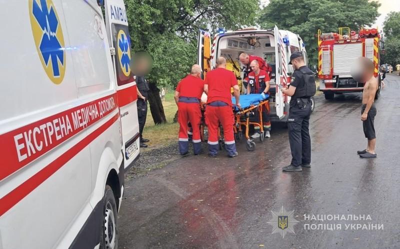На Волині блискавка вдарила біля водойми – 7 людей втратили свідомість