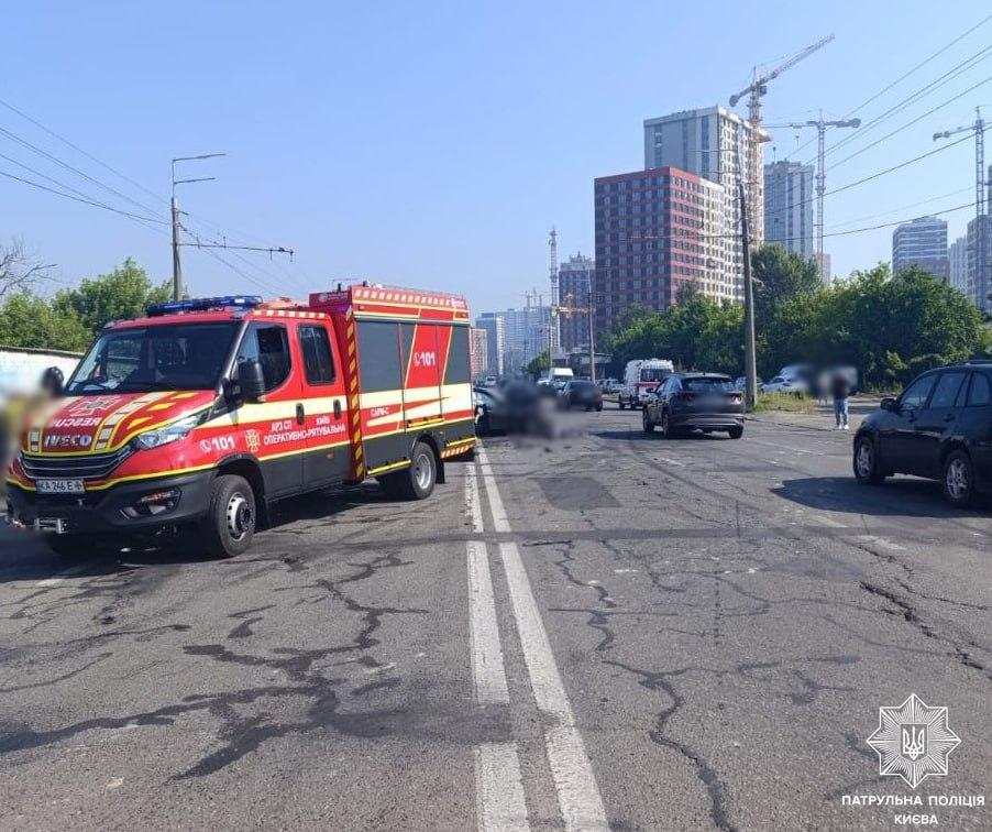 ДТП на вулиці Виговського: рух ускладнений в обох напрямках