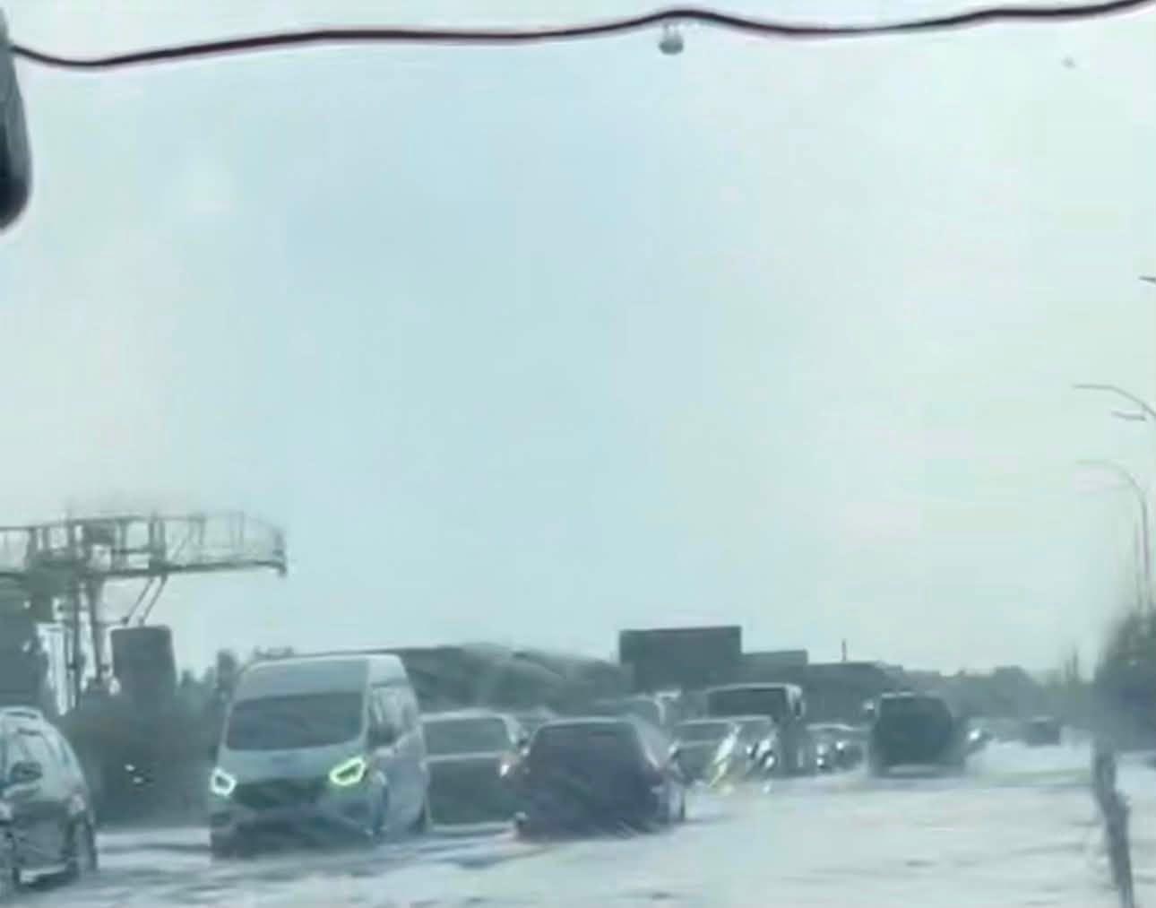 Негода перетворила передмістя на Венецію і дісталась до Києва