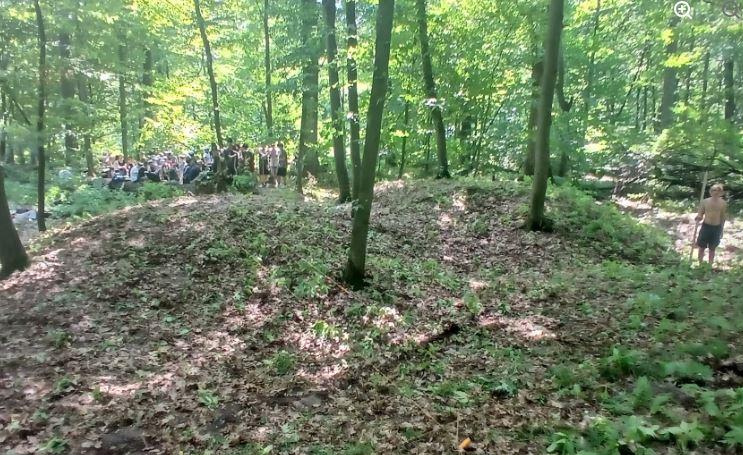 На околиці Києва археологи дослідили давньоруські кургани XII століття із ритуальними «дарами»