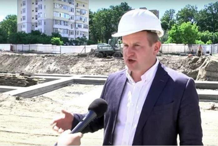 Розпродує потихеньку: ексдепутату з Київщини, що задекларував 586 квартир нагадують про обіцянки