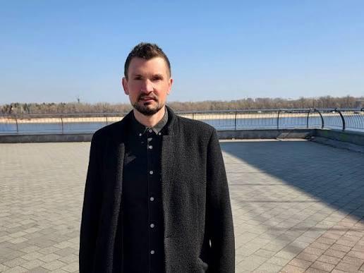 «Київ мене завжди заворожував»: співак Sysuev розповів про натхнення до творчості, що народжується у столиці