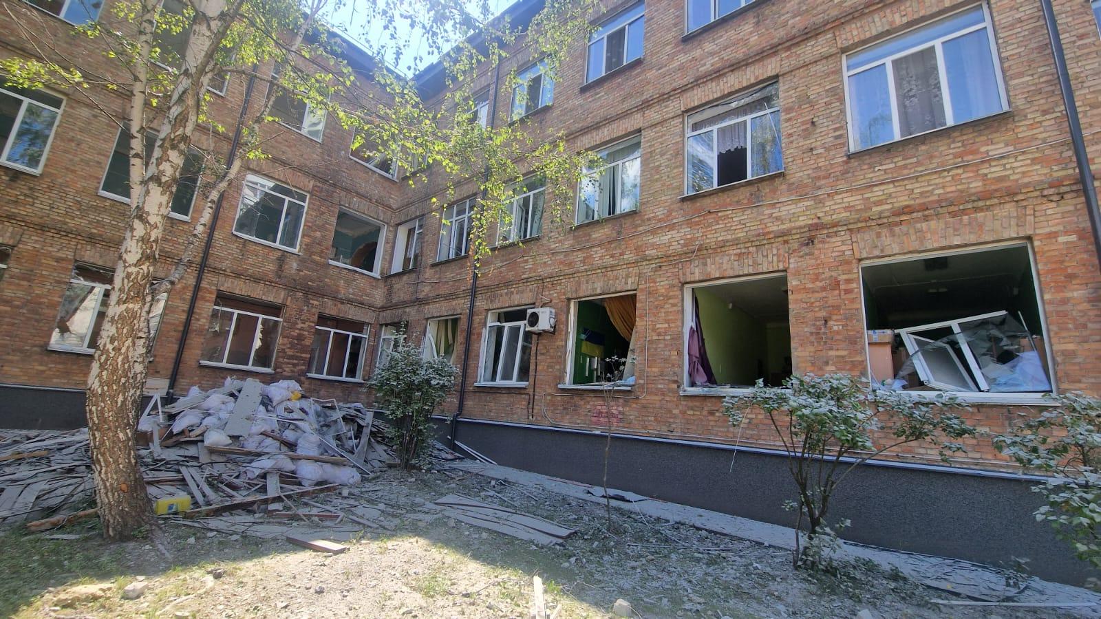 Ракетна атака пошкодила 23 київські заклади освіти у чотирьох районах міста