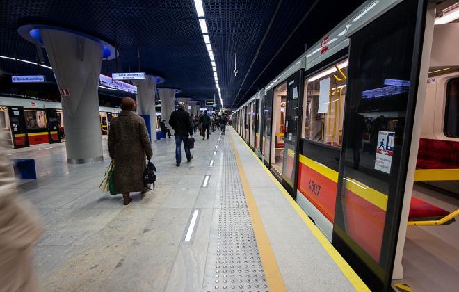 З Польщі депортували українця, який заблокував рух метро у Варшаві