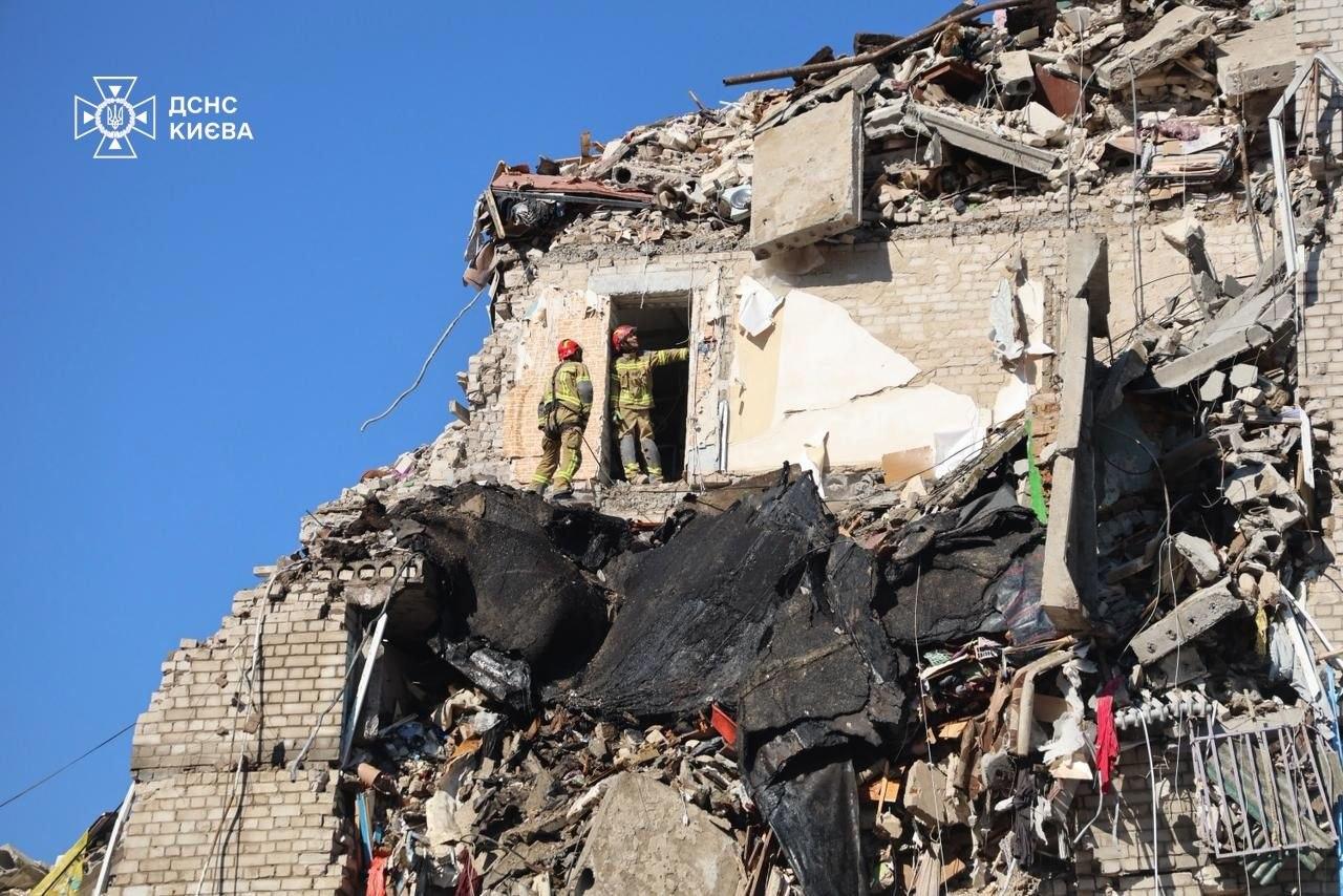Кількість постраждалих у Києві після російської атаки зросла до 100 людей