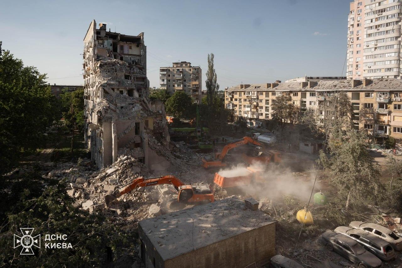 У столиці вже 25 загиблих, вісім людей не виходять на звʼязок