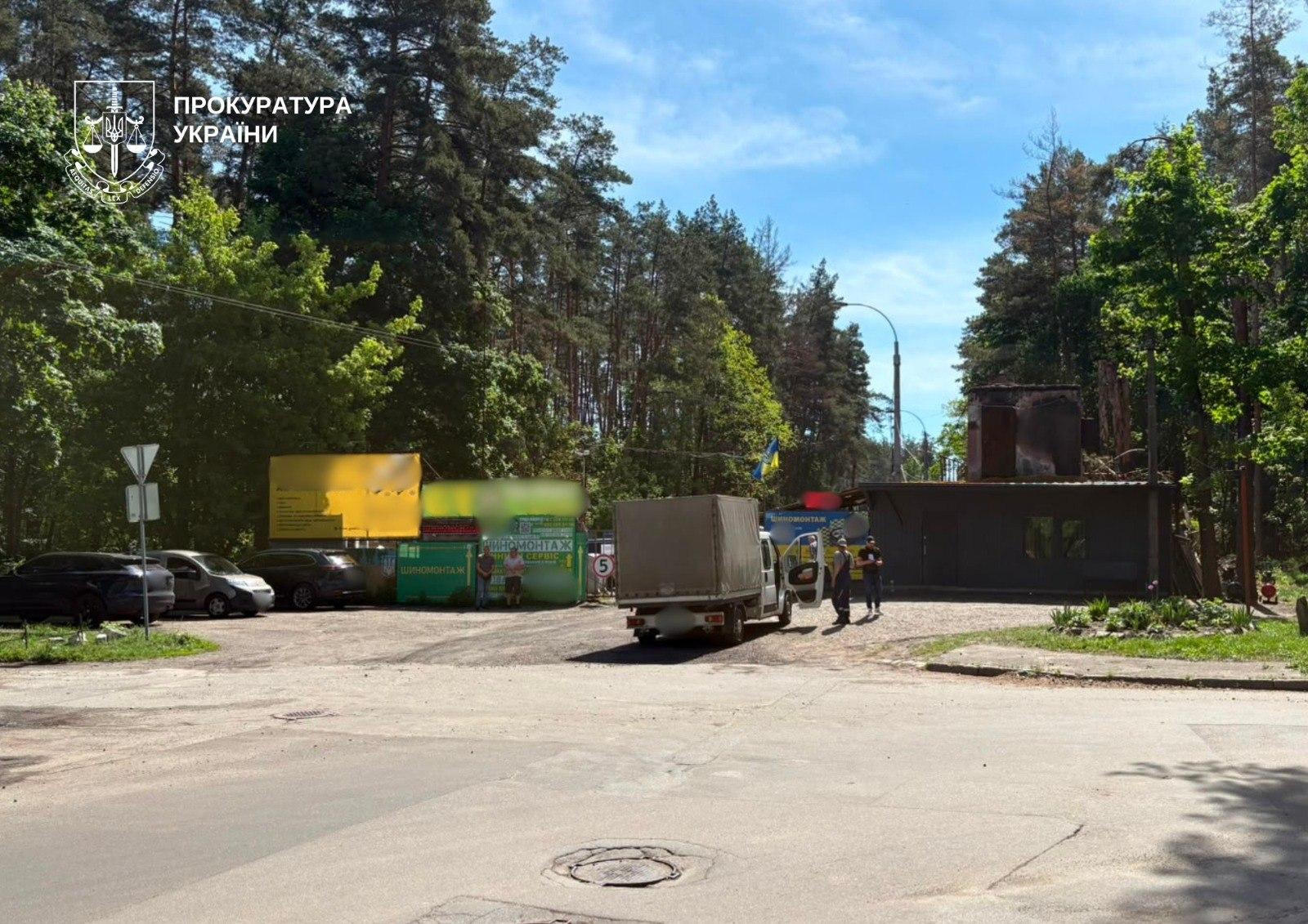 Киянин незаконно збудував шиномонтаж на комунальній землі у Пущі-Водиці