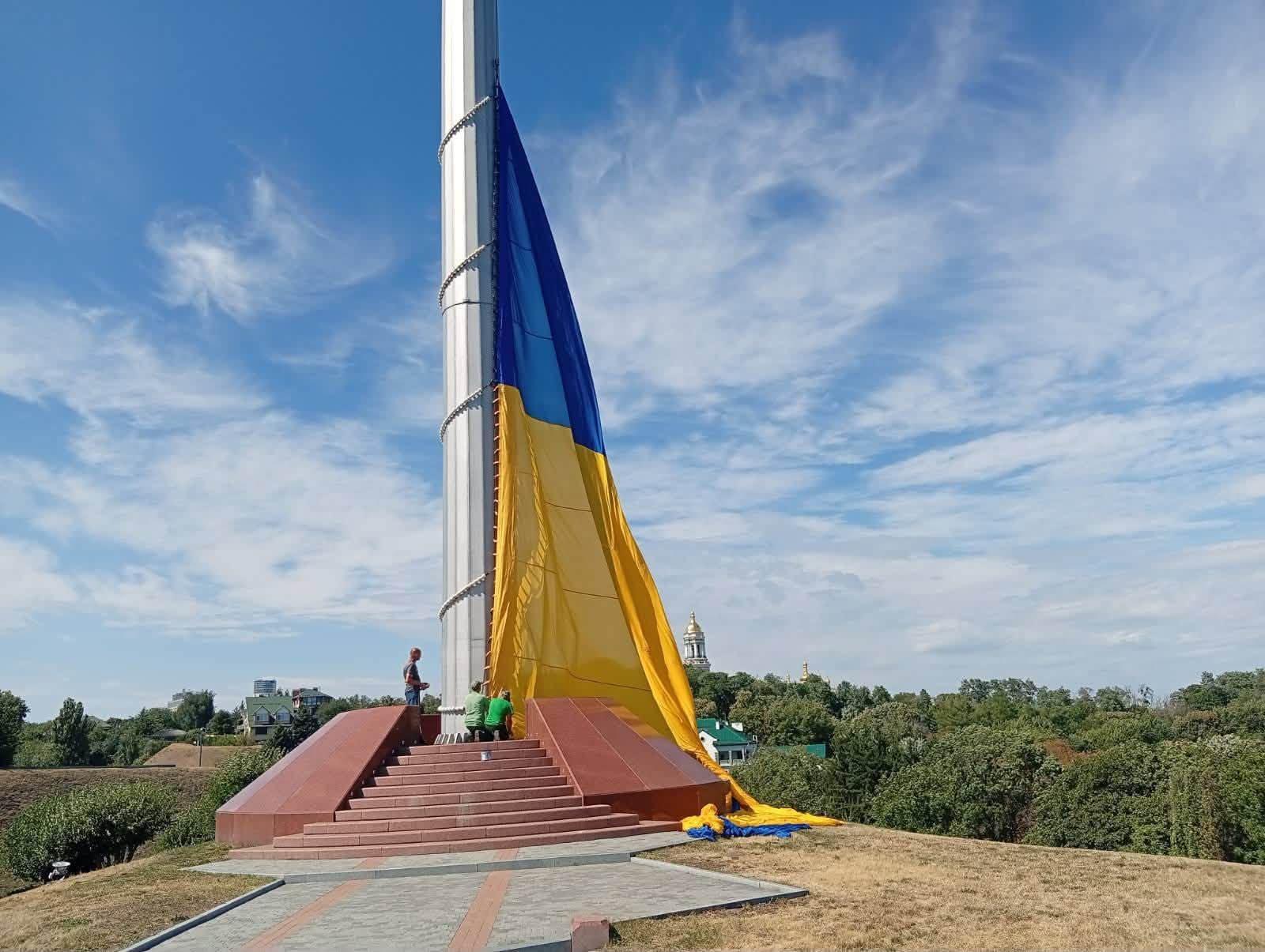 Київ причепурили до 35-річчя Незалежності: оновили головний прапор та знакові локації