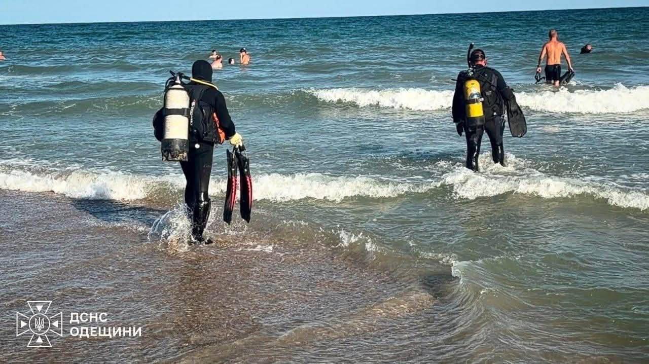 На Одещині шукають підлітка, який пірнув з пірса і зник у морі під час відпочинку