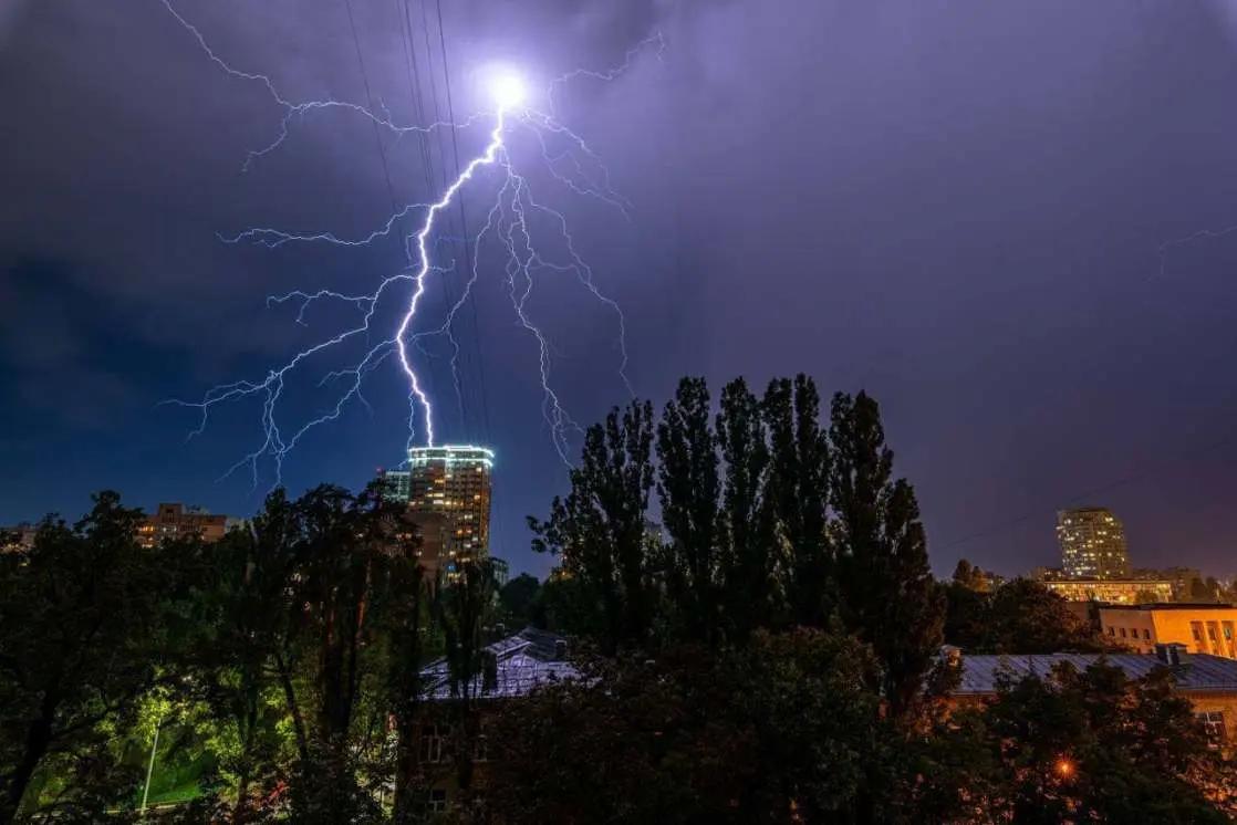 Дощі, грози та до +28°: прогноз погоди у Києві й області на 1 вересня
