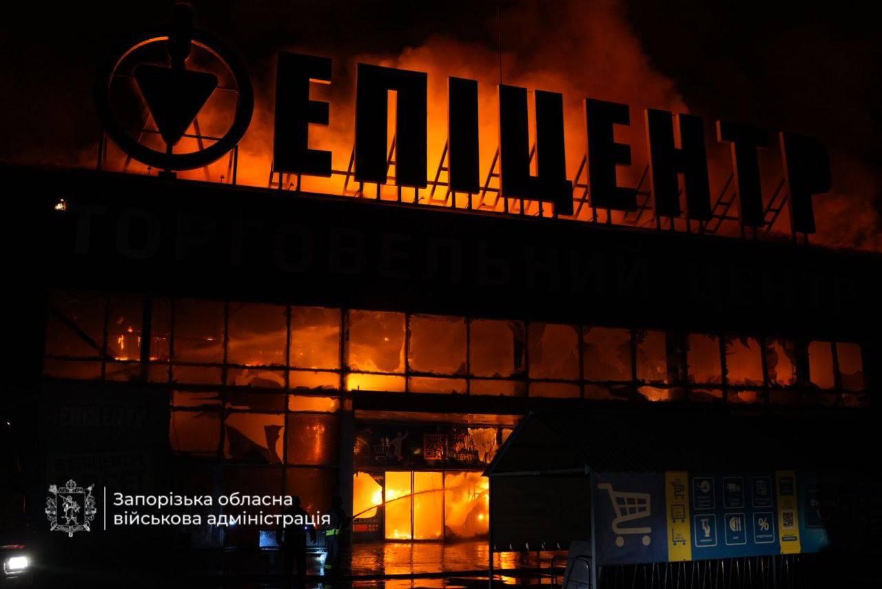 Росіяни поцілили в «Епіцентр» у Запоріжжі
