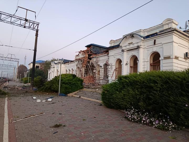 Росія атакувала залізницю: за ніч 111 разів зупиняли поїзди, є влучання у вокзал Берестина