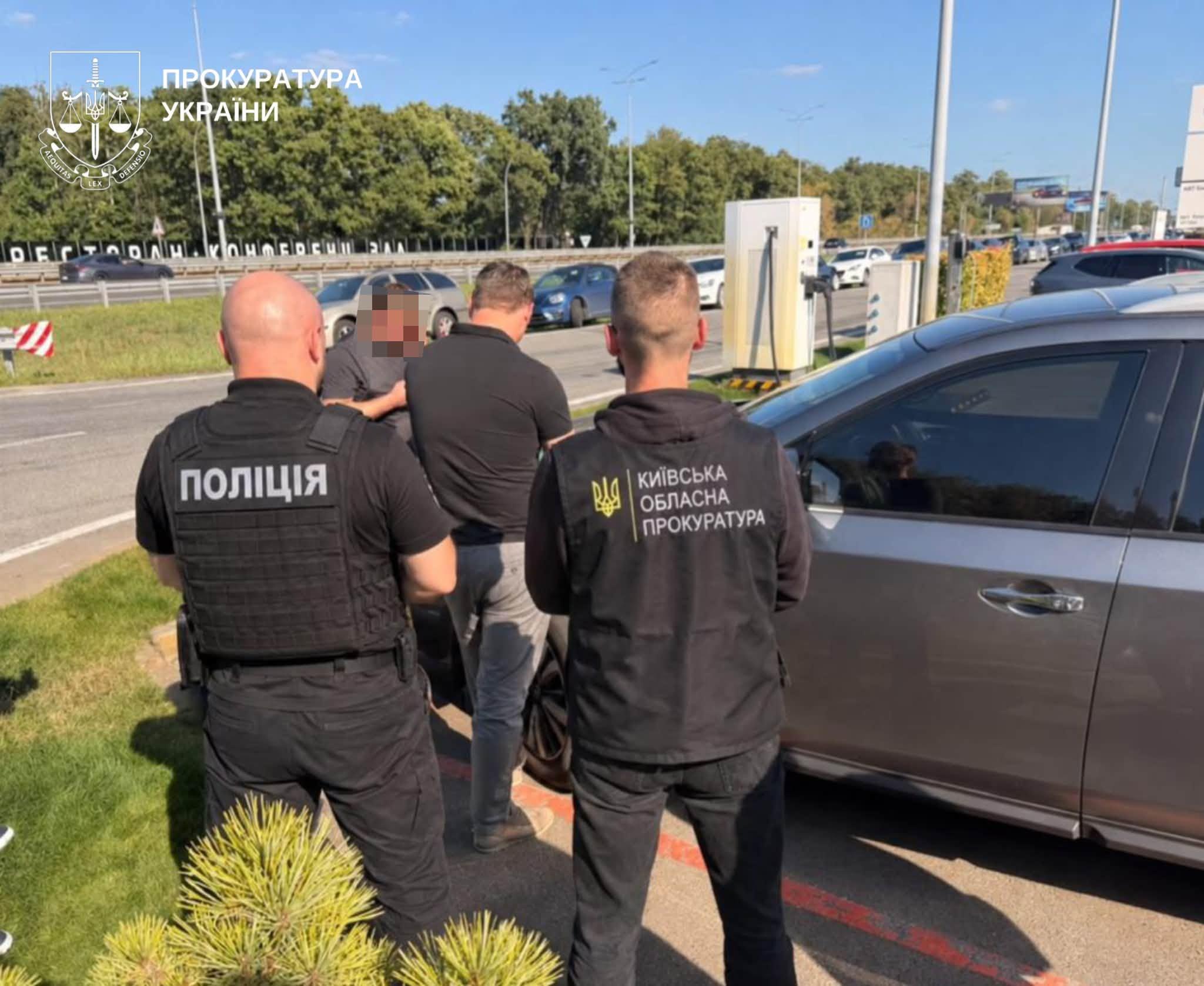 Працевлаштування з відстрочкою за 8 тисяч доларів: на Київщині затримали завідувача кафедри