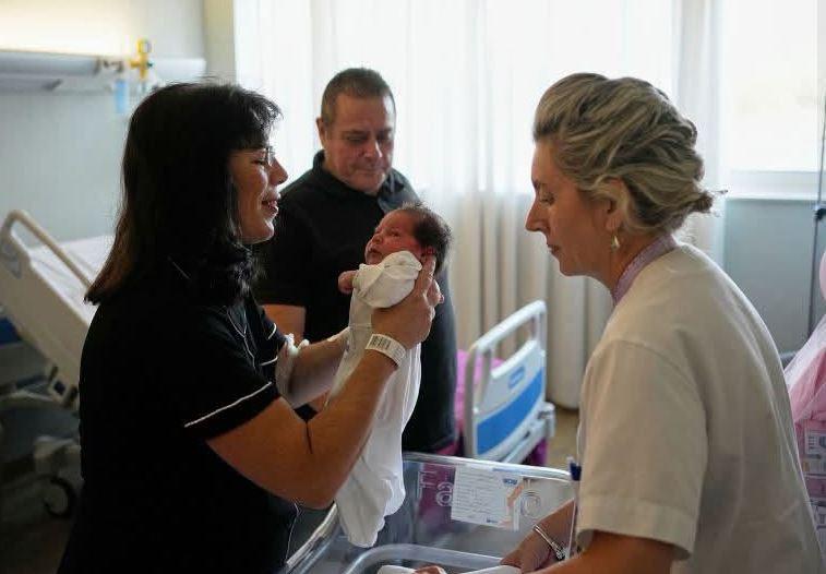 У Греції 54-річна жінка народила доньку з ембріона, замороженого 22 роки тому
