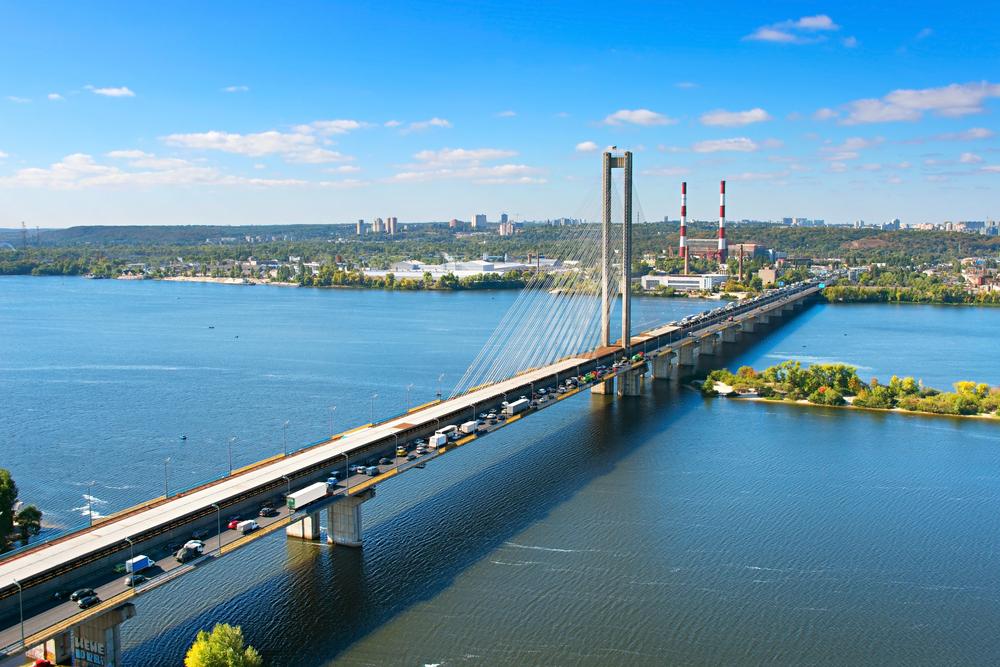 У Києві частково обмежать рух Південним мостом