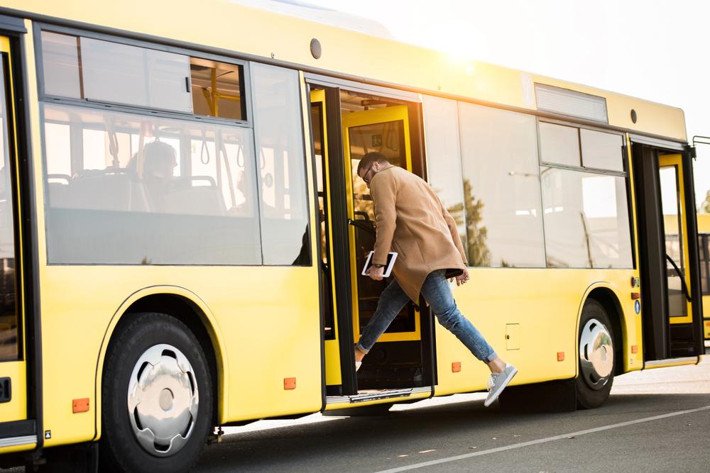 На лівому березі низка автобусів змінили маршрути