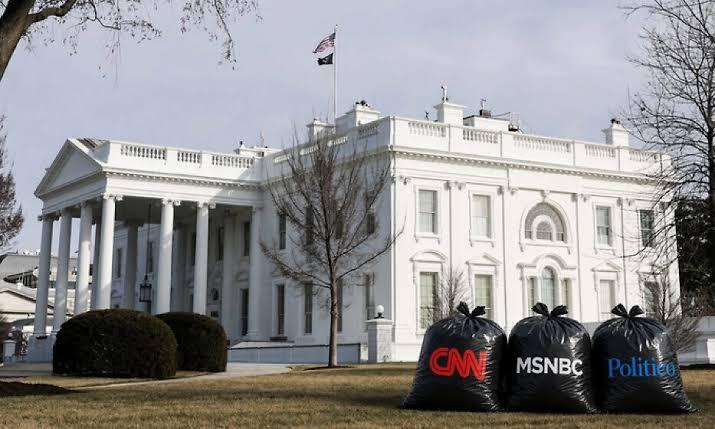 Трамп опублікував ШІ-зображення медіа у вигляді сміттєвих пакетів біля Білого дому