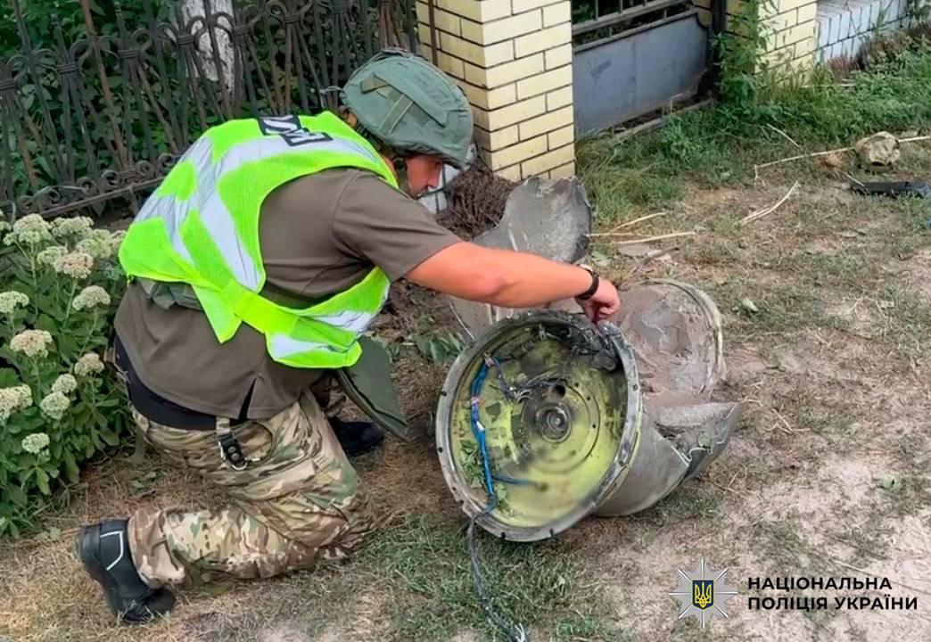 У Дарниці знайшли нездетоновану бойову частину російської ракети С-400 (відео)
