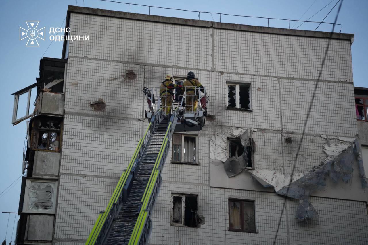 В Одесі – влучання у багатоповерхівку: одна людина загинула, ще п’ятеро поранені