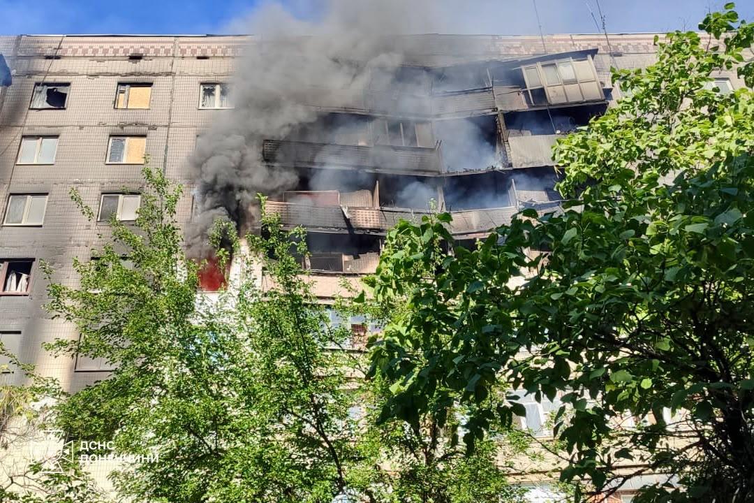 Росіяни біли по залізниці на Вінниччині, по рятувальниках у Запоріжжі, у Краматорську горіли квартири