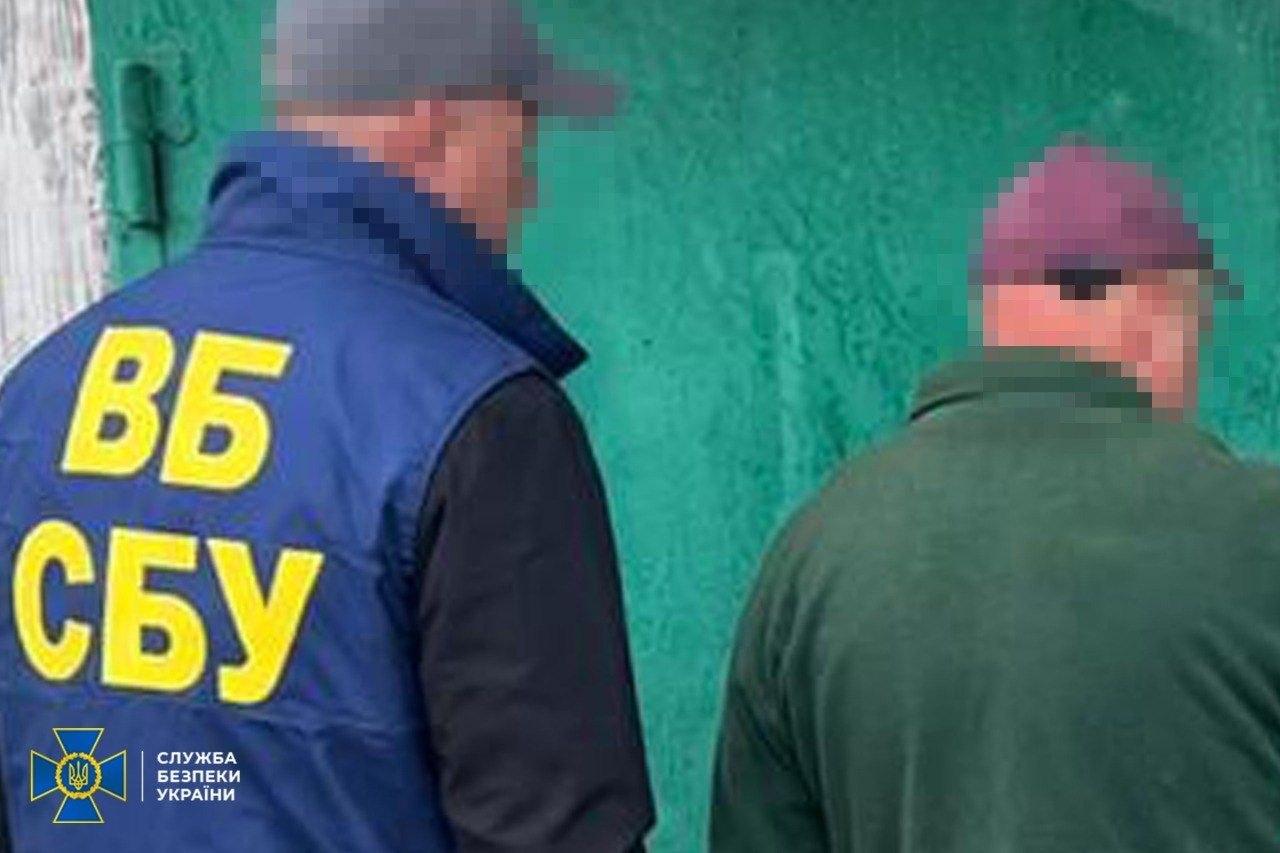 У Дніпрі чоловік працевлаштувався на кілька заводів, щоб коригувати по них ворожі удари