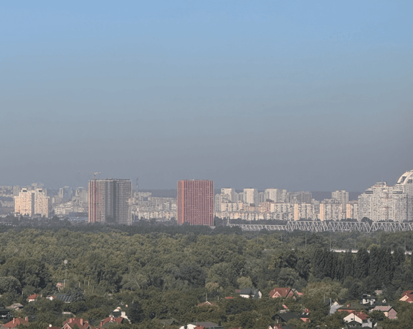 Жителів Подільського району через забруднене повітря просять зачинити вікна та не виходити на вулицю