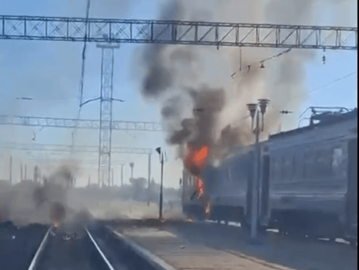 Росіяни атакували ще два пасажирські поїзди на Дніпропетровщині та Сумщині