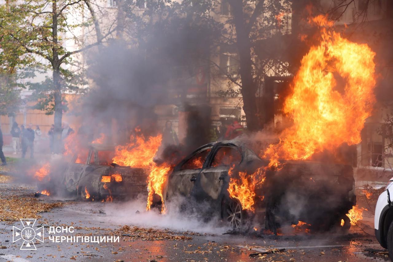 Росіяни вдарили по центру Чернігова: загинули дві 15-річні дівчини, більше десятка поранених