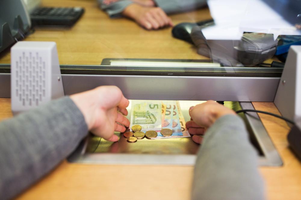 Курс у столичних обмінниках: де зараз вигідно обміняти долари та євро